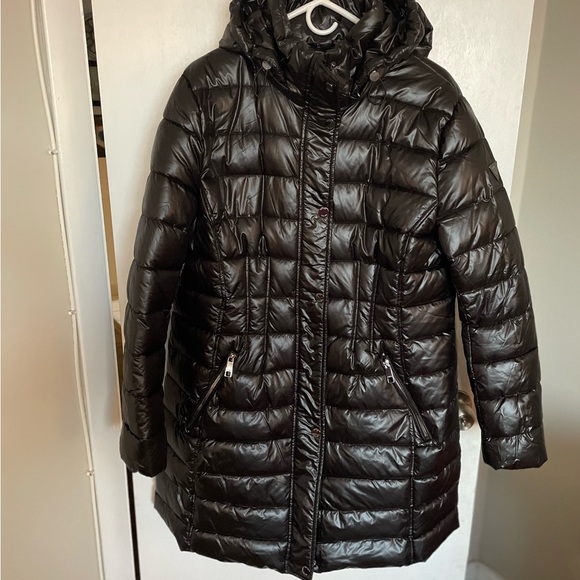 ***SOLD***Guess Channel Quilted Puffer Jacket - Size XL - Picture 5 of 16